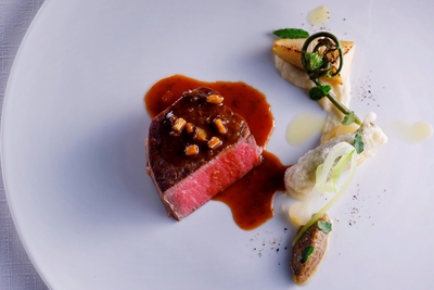 ▲本プランのメイン料理は、ブランド牛“淡路和牛”を使用した逸品