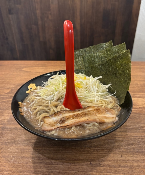 期間限定メニュー「塩禁断」。名古屋錦店は今年7月のオープン以来、初の限定メニュー発売。