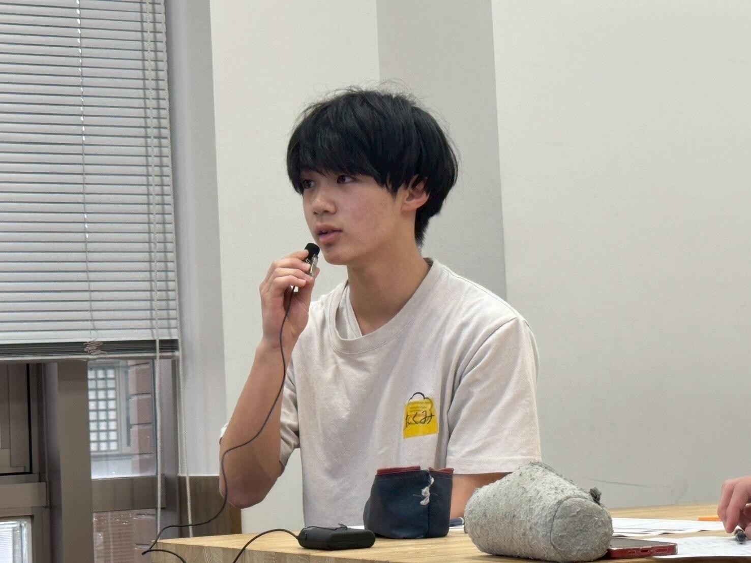 質問をする参加者