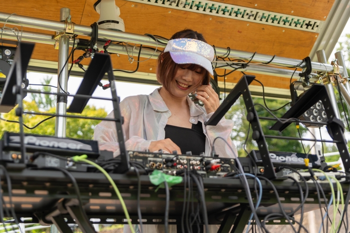 標高1,000mの高原にアニソンが響きます