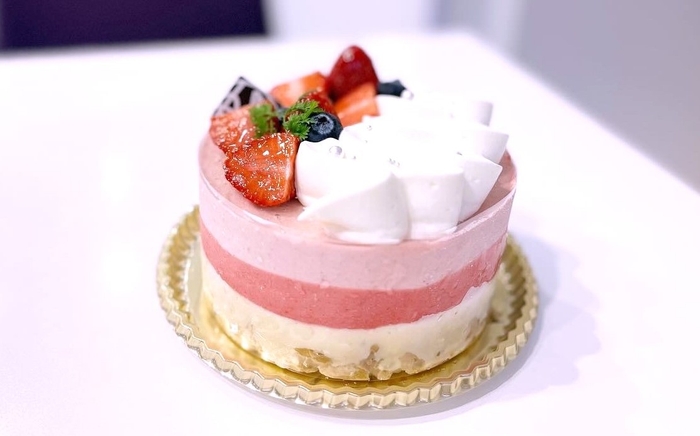 「苺のムース」ホール12cm 感謝価格2,160円(税込)