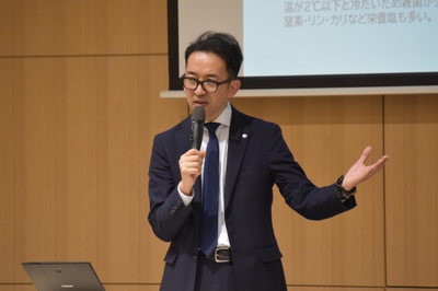 ゲストスピーカーの岩坪さん