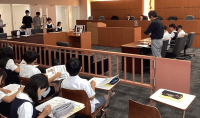 令和7年（2025年）10月に開催した「模擬裁判」の様子