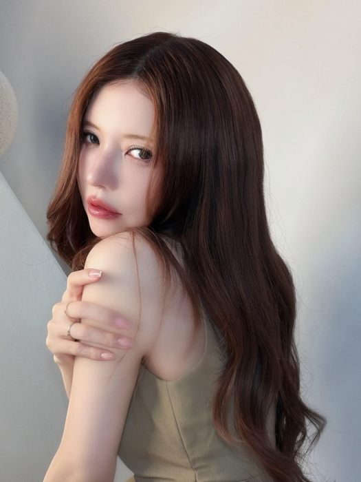 益若 つばさ さん (マルチクリエイター)