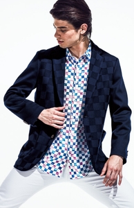 [アルチザン・メン]　ジャケット 105,600円、シャツ 42,900円（全て税込）