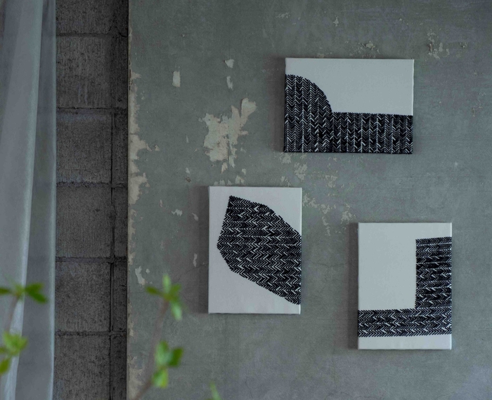 手刺繍の立体感を緻密に再現したドローイングパネル