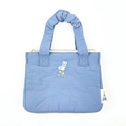 持ち手デザインがキュートなスヌーピーのランチバッグ。