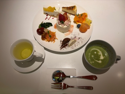 ワンプレートアフタヌーンティーとほうれん草とアスパラのポタージュ（日替わり）と煎茶の組み合わせ（組み合わせは自由）