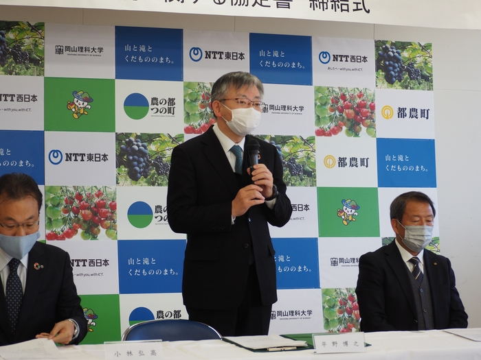 「全国の手本となる多分野連携に」と話す平野学長