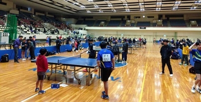 令和7年（2025年）2月に行われた「第2回KINDAI BIG BLUE 卓球フェスティバル」の様子