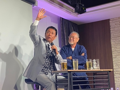 8G0pBusFr1SKXiFmxC8L.jpg?w=940&h=940