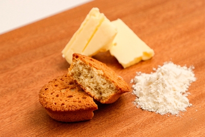 「焼きたて焦がしバターフィナンシェ」260円（税込）