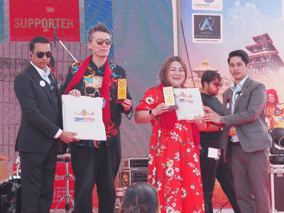 左からナレンドラ バスネット、GOD、SIZUKU