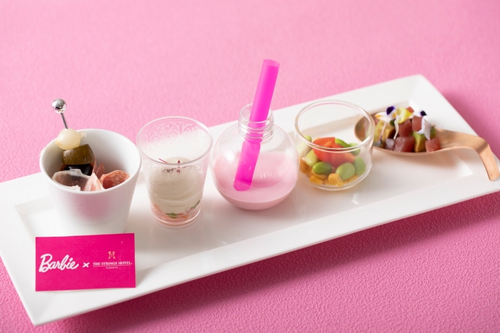 【ファーストプレート】 冷製5種(枝豆・コーン・トマトのカラフルサラダ / 生ハムとサラミ グレックのピンチョス添え / ヴィシソワーズとコンソメジュレ(ピンク) / ズワイガニとトマトコンソメ カリフラワーのエスプーマ / マグロのポキサラダ)盛り合わせ