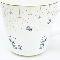 スヌーピーとナルミボーンチャイナでつくる、優雅で洗練された、そして楽しいお茶の時間をどうぞ。