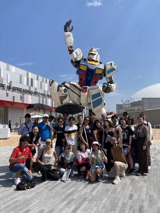 万博会場内での集合写真