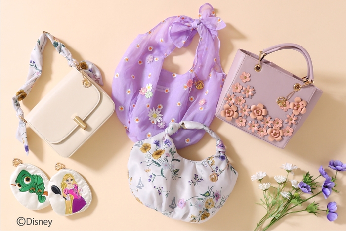 スカーフショルダーバッグ¥6,000 、チュールフラワーバッグ¥5,500 、3Dフラワーハンドバッグ¥6,600 、フローラルミニバッグ¥5,500 、刺繍ポーチ各¥3,300（税込）