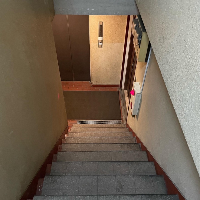 地下へのアプローチ