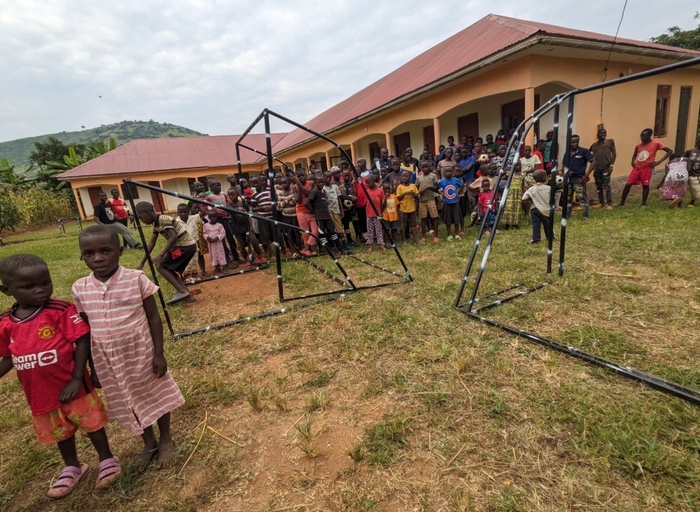 日本人の支援でゴールを寄付