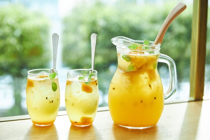 完熟マンゴーとパッションフルーツのサングリア 650円(税込 715円)