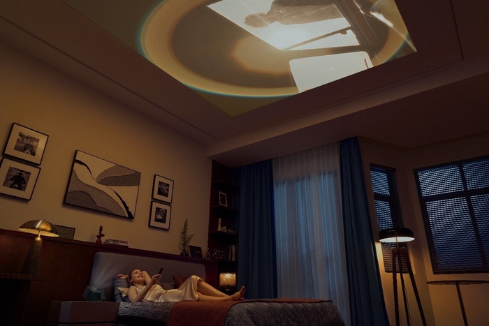 オートフォーカス、台形補正、障害物回避機能を搭載