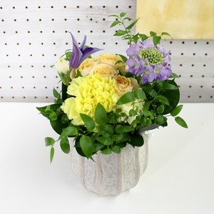 アレンジメントー優ー　S 【サイズ】H23／φ14㎝ 　5,500 円（税込）