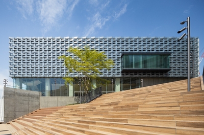 8ruse07fYOMi9MiR1cMr.jpg?w=940&h=940