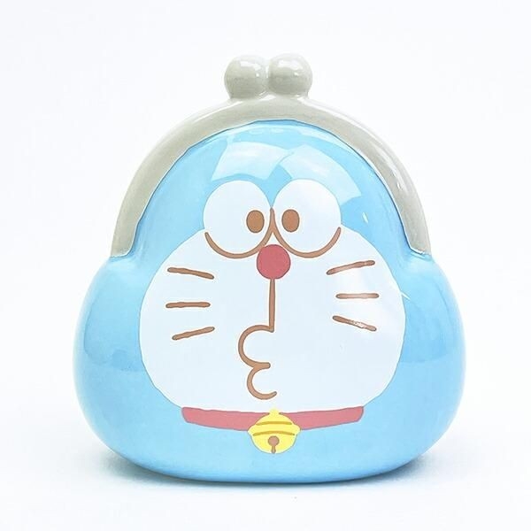 ぽってりフォルムが愛おしい。ドラえもんのがま口バンクが、お部屋の癒しになる