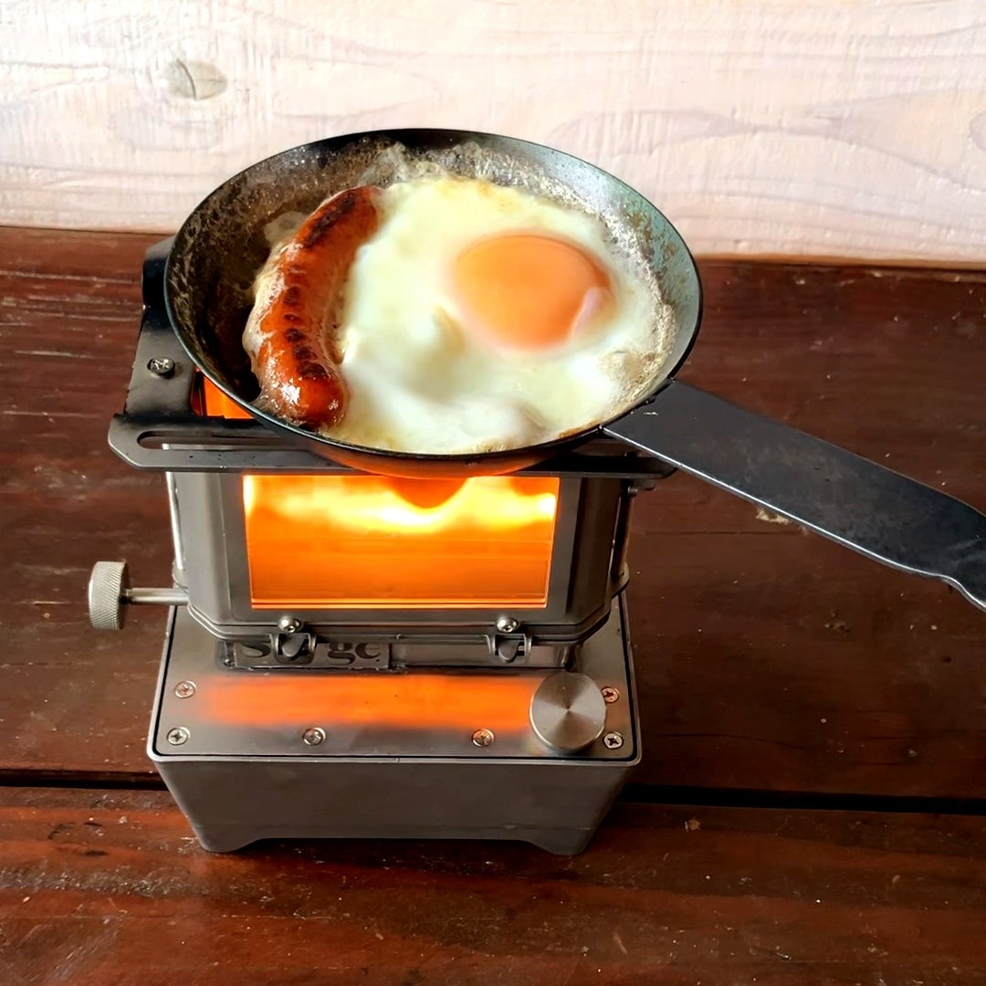 直火調理も可能。コンパクトながら本格的な料理を楽しめる