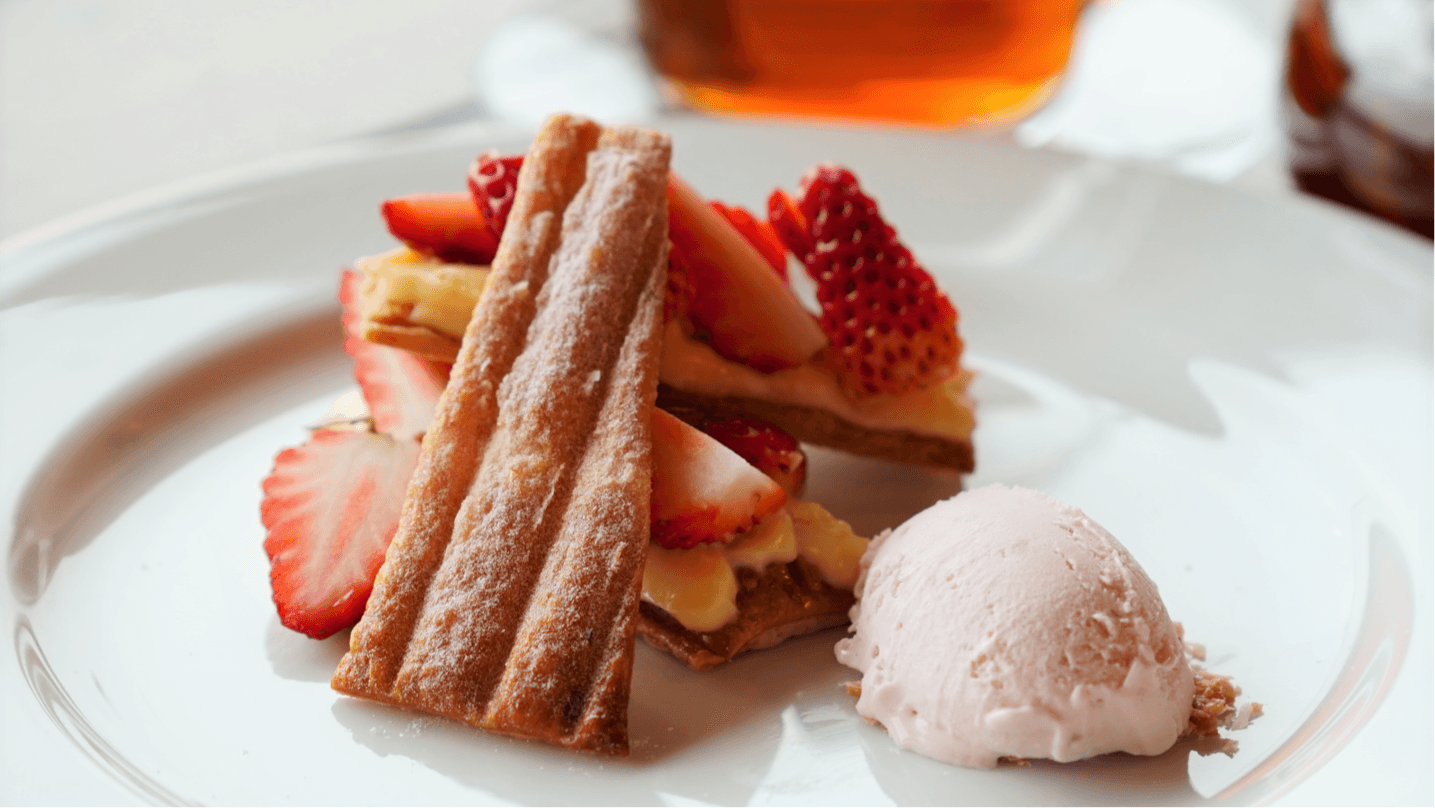 農家レストラン「陽・燦燦」苺たっぷり!春を感じるデザートをお届け『陽・燦燦特製 淡路島苺のミルフィーユ』3月15日より提供~苺と桜の春・燦燦パフェも提供開始~