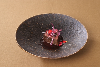 8zc1YdBg53WVTpNElhjH.jpg?w=940&h=940