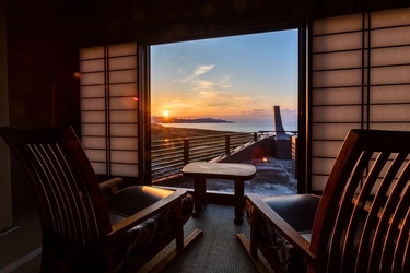 舟形の宿で味わう、夏の“旬”と湯の贅|海の京都・夕日ヶ浦温泉「一望館 はなれ櫂」