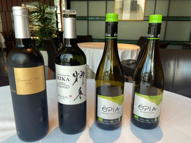 ↑ノンアルコールの赤白ワインやスパークリングも(上) ←高級茶のマリアージュをワインのように楽しむ(左)