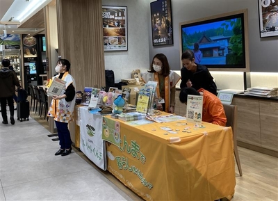 96FBUbZE4uF7t8i22zm3.jpg?w=940&h=940