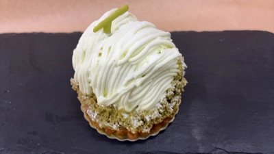 人気洋菓子店と共同開発したオリジナルスイーツを限定販売　農学部生が育てた「近大ICTメロン」を使用