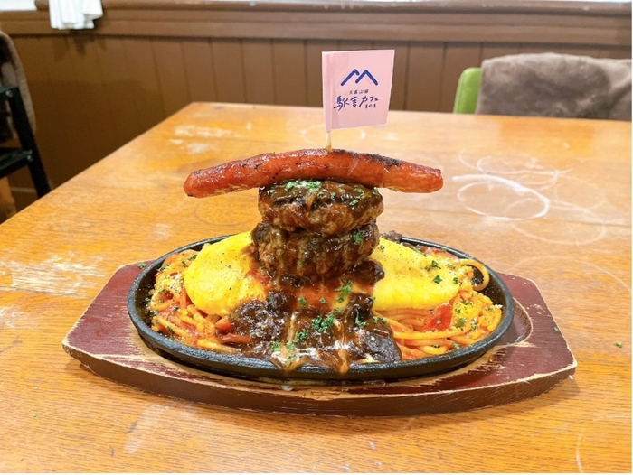 肉汁じゅわっ 贅沢オムバーグナポリタン