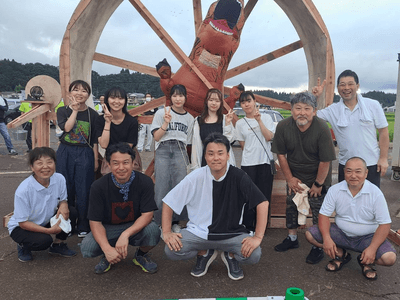 ▲地域の夏まつりに参加するミラデメンバー。　　　　　　　地域に根ざした活動の広がりを示す。