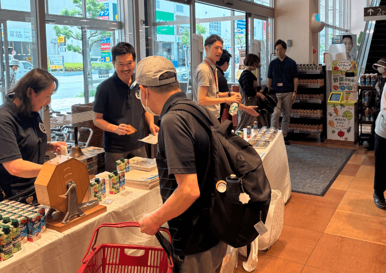 ライフ・カゴメ・日本テトラパック、 初の3社共催によるリサイクル啓発イベントを開催