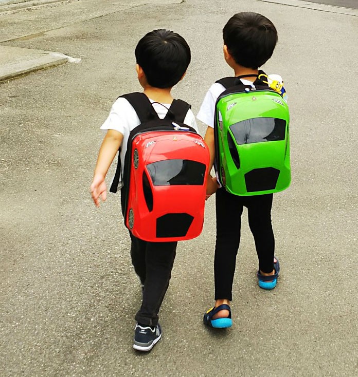 本格的車型のバックパック！ランボルギーニで走り回ろう！思わず子供が