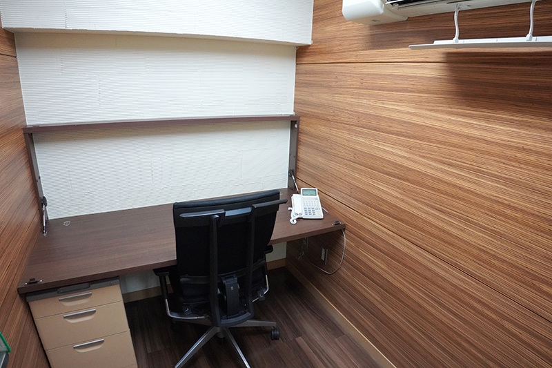 完全個室のオフィスも2室用意