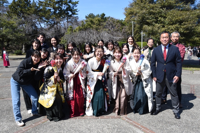 女子駅伝部もそろって記念撮影