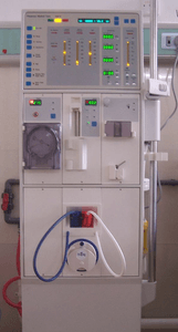 図. 血液透析装置の製品画像