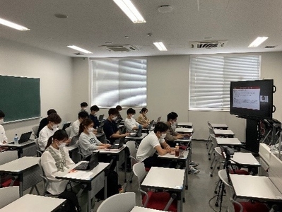 ゼミでは3グループに分かれ、企画を検討しました