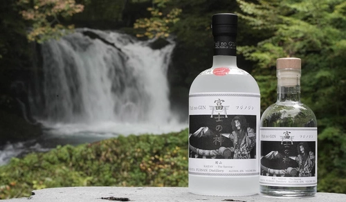富士山の伏流水100％使用の本格派クラフトジンが登場　 8種類のボタニカルを使用した「富士の神 開山」10/12発売