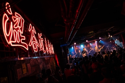 9j1DEY0k7pLBM2btSnX4.jpg?w=940&h=940