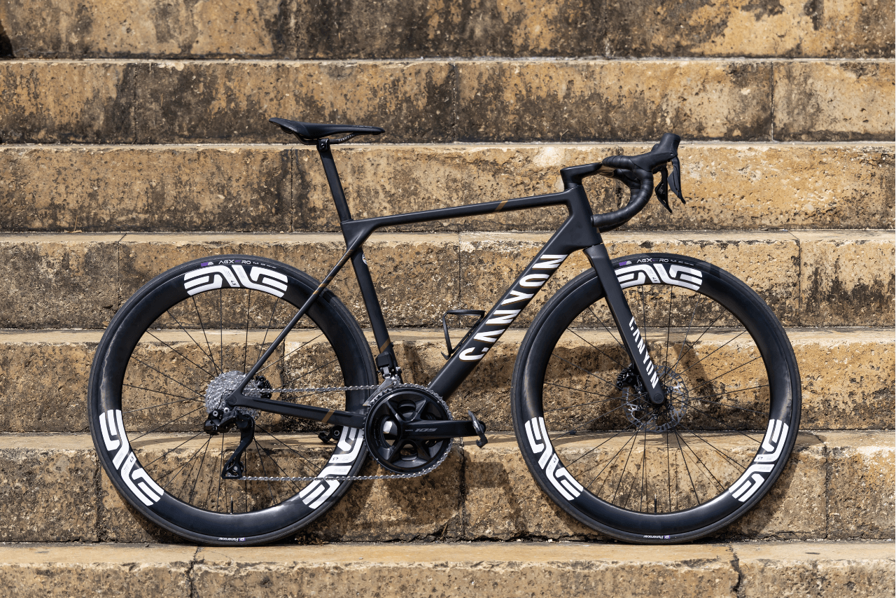 超軽量オールラウンドの頂点へ —キャニオン、日本限定「アルティメット CFR ENVEエディション」発売