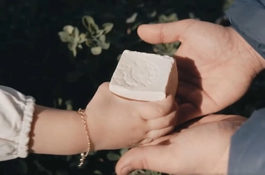 ユネスコ無形文化遺産 「パレスチナ石鹸 ナーブルスソープ」の伝統から誕生 ―  壊されゆくオリーブの木と人々の暮らしを未来につなぐ フェイスクリーム、2025年11月日本初上陸