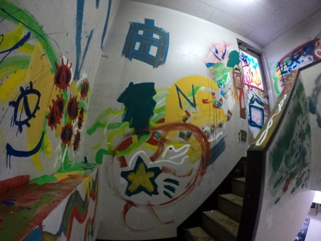 ビルの階段の様子(池袋店)