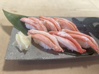 地元人気寿司店の握り寿司（実際に提供されるメニューとは異なる可能性があります）