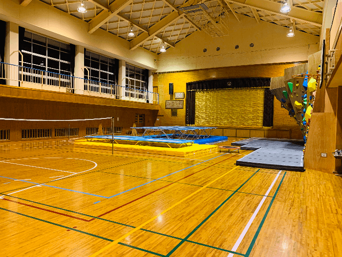 懐かしい体育館の光景に心躍ります